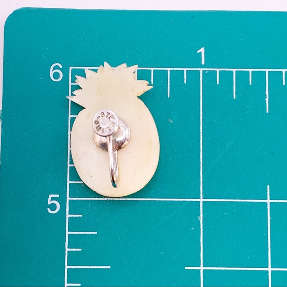 Vintage etched mother of pearl iridescent pineapple earring sterling screw back - Picture 10 of 12